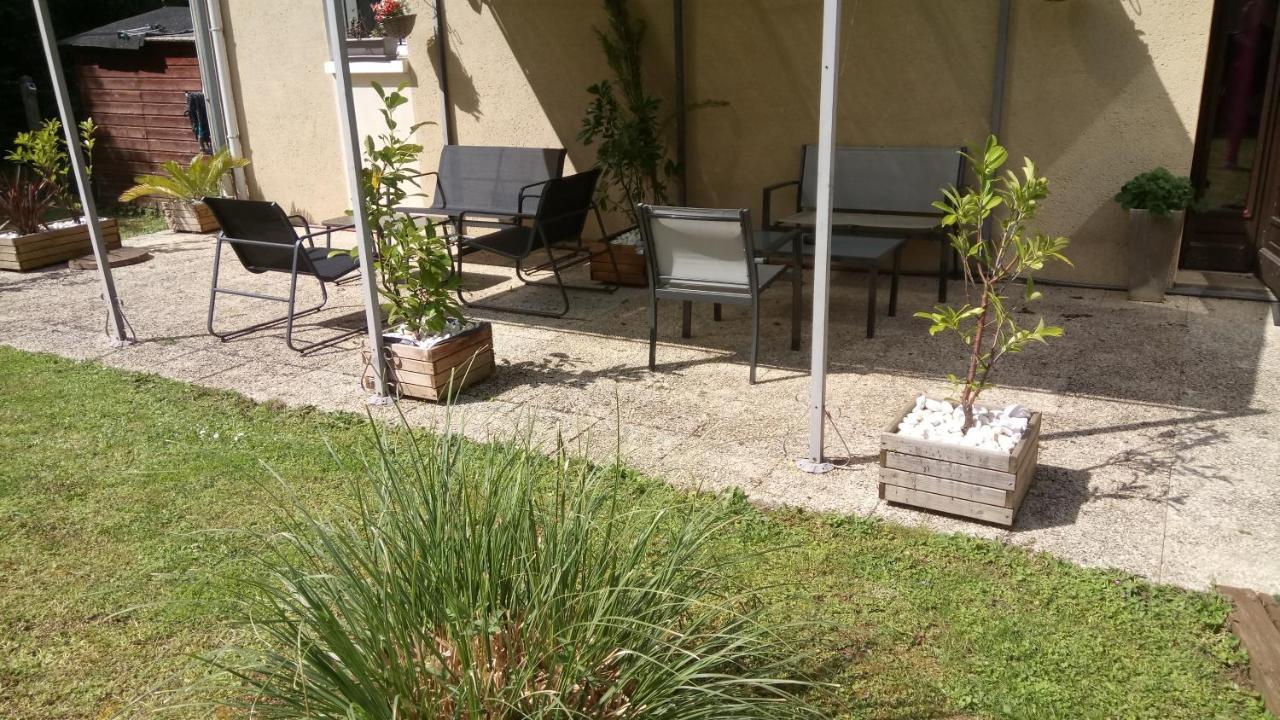 Hotel Montespan Lussac les Chateaux Bagian luar foto