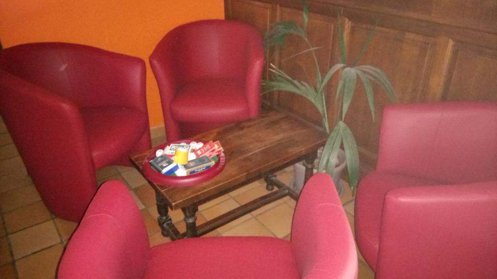 Hotel Montespan Lussac les Chateaux Bagian luar foto