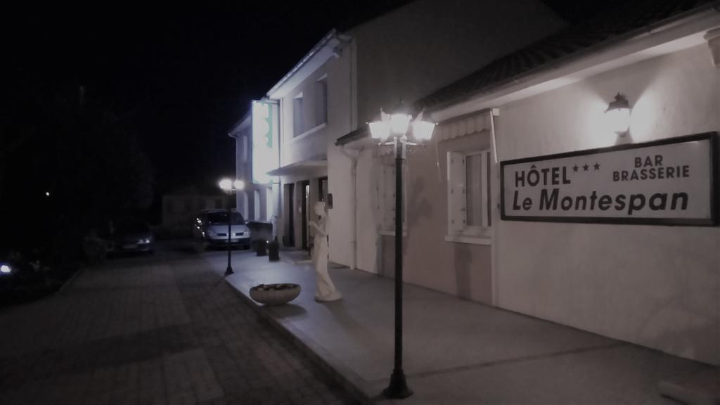 Hotel Montespan Lussac les Chateaux Bagian luar foto