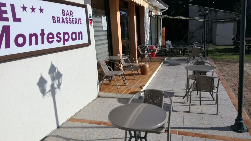 Hotel Montespan Lussac les Chateaux Bagian luar foto